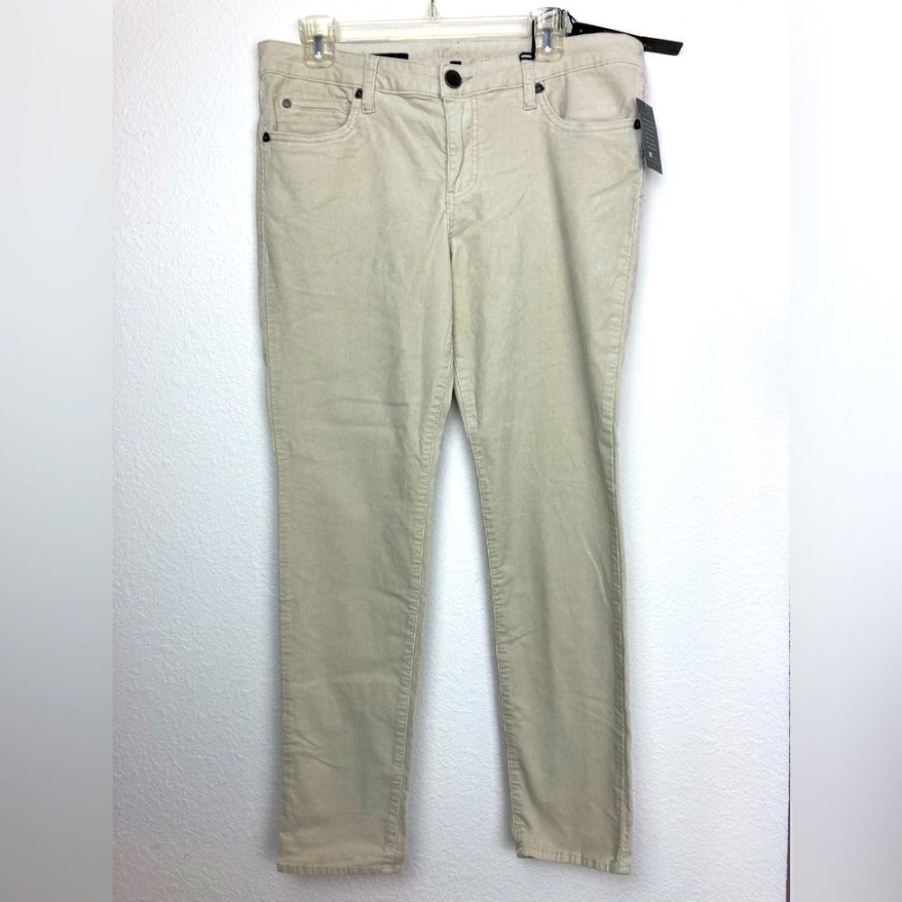 Kut from the Kloth NWT Diana cream/ pale tan skinny corduroys w/stretch runs big